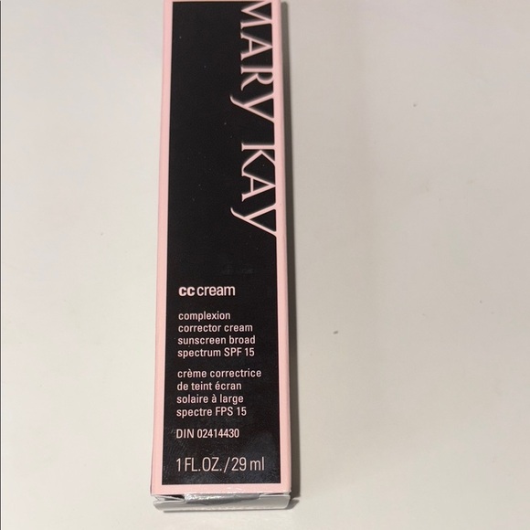 Mary Kay Brown Concealer Matte Finish - Picture 2 of 7